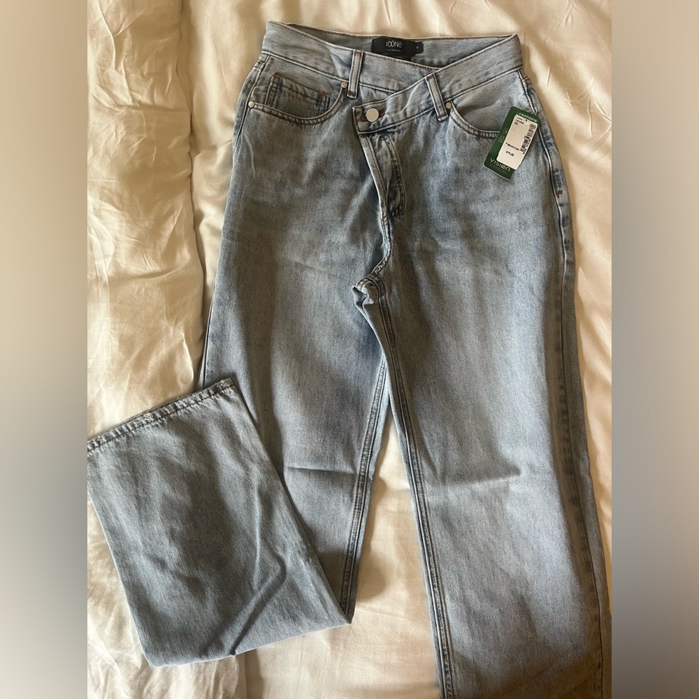 Asymmetric mom jeans 👖